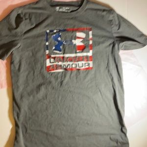 Boys under armor short sleeves t-shirt